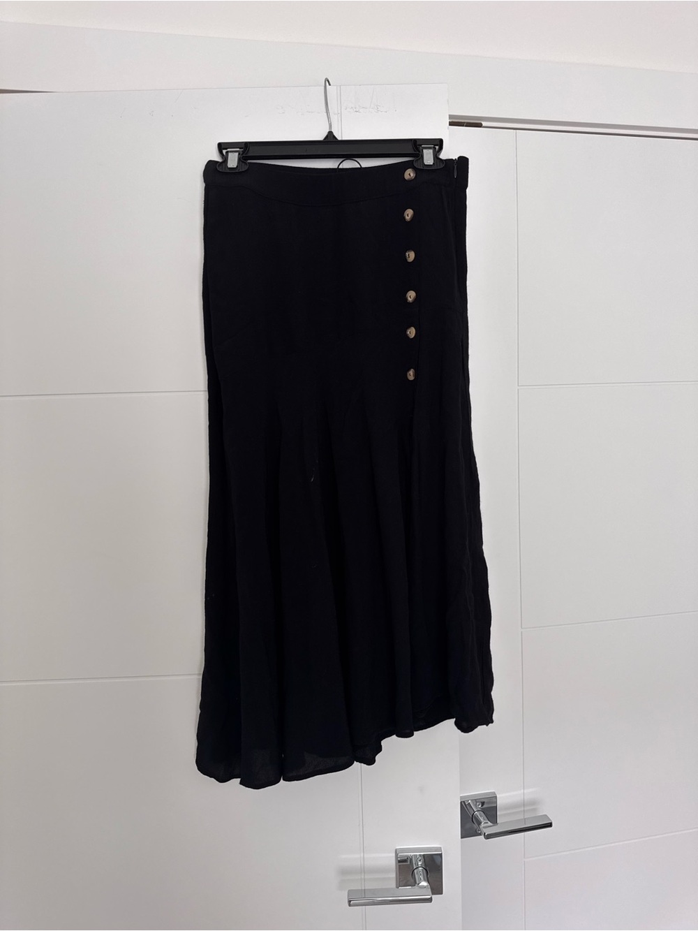 Black Button-Accent Midi Skirt
